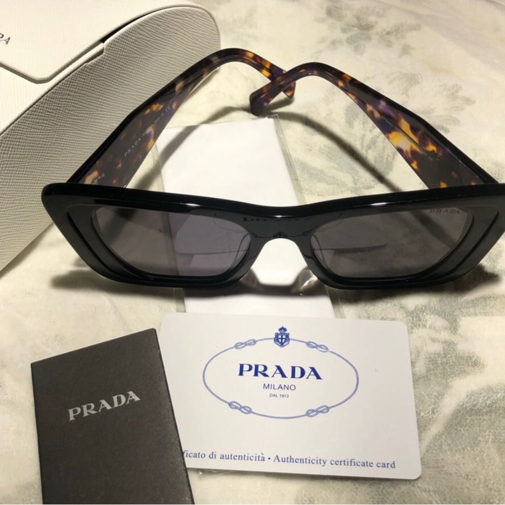 Women's Fashion Sunglasses with Black & Tortoise Frame